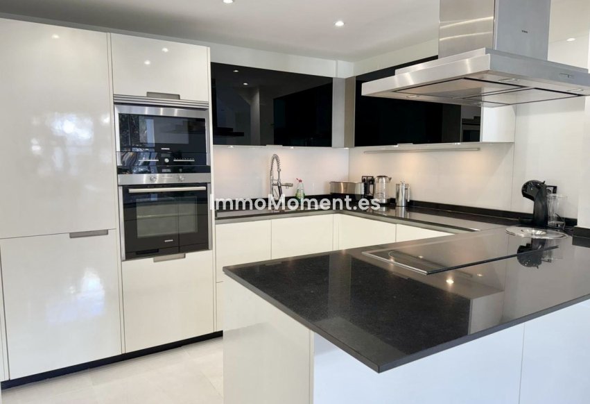 Resale - Apartment - Marbella - Elviria