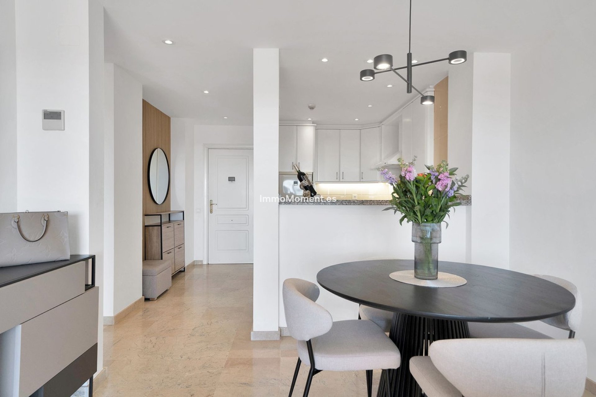 Resale - Apartment - Marbella - Elviria