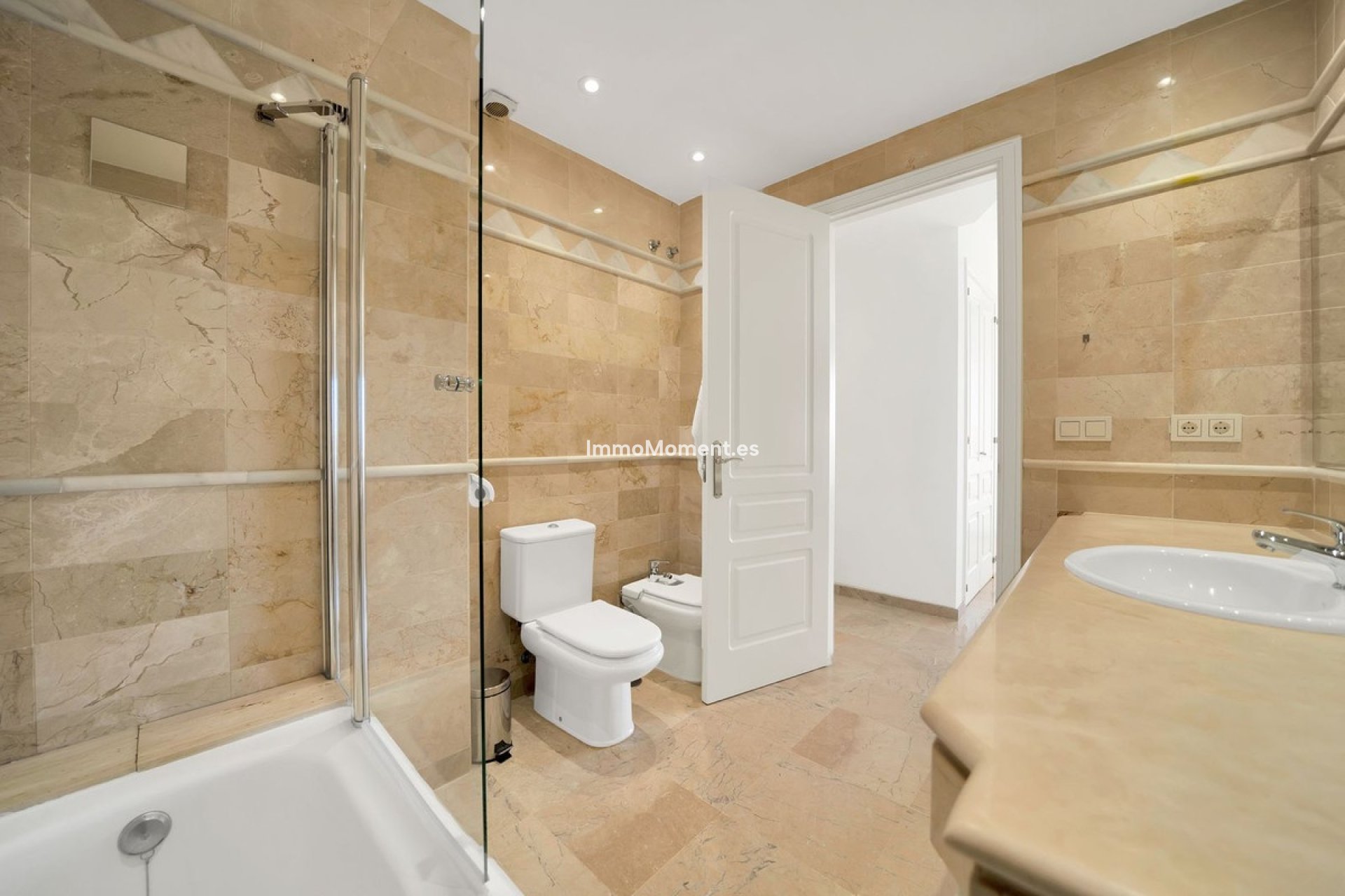 Resale - Apartment - Marbella - Elviria