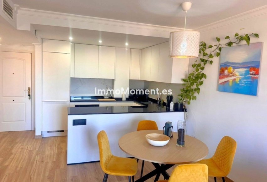 Resale - Apartment - Marbella - Elviria
