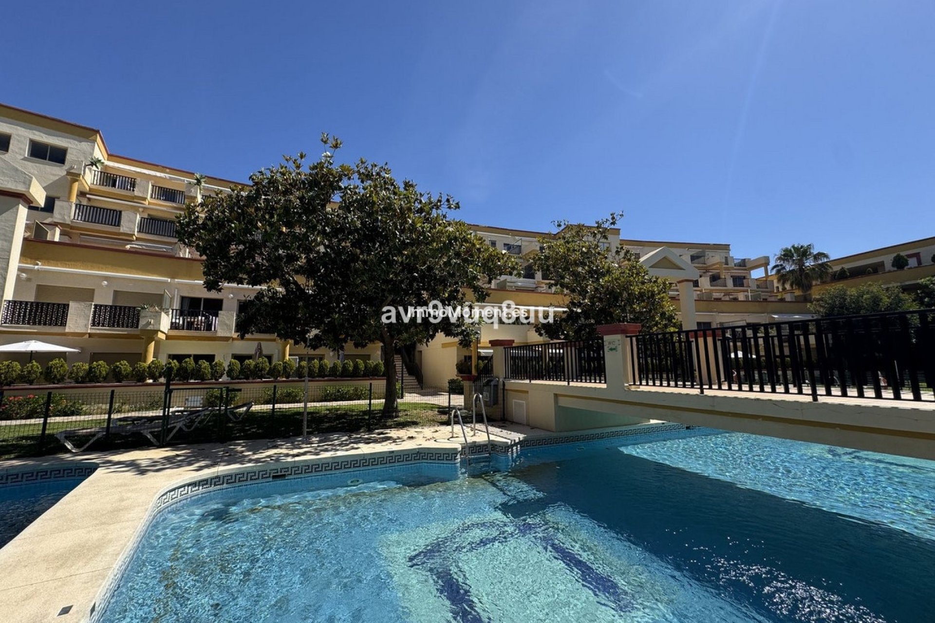Resale - Apartment - Marbella - Elviria