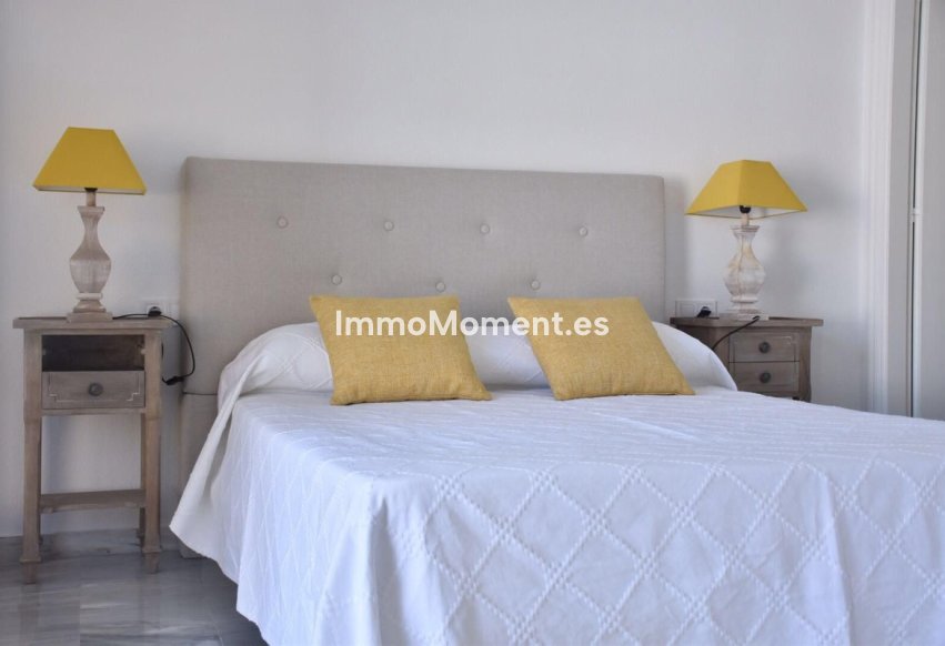 Resale - Apartment - Marbella - Elviria
