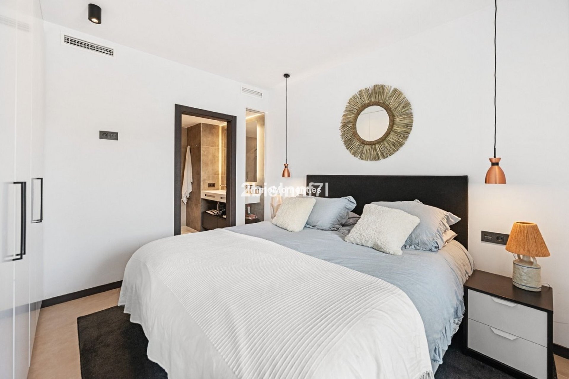 Resale - Apartment - Marbella - Elviria