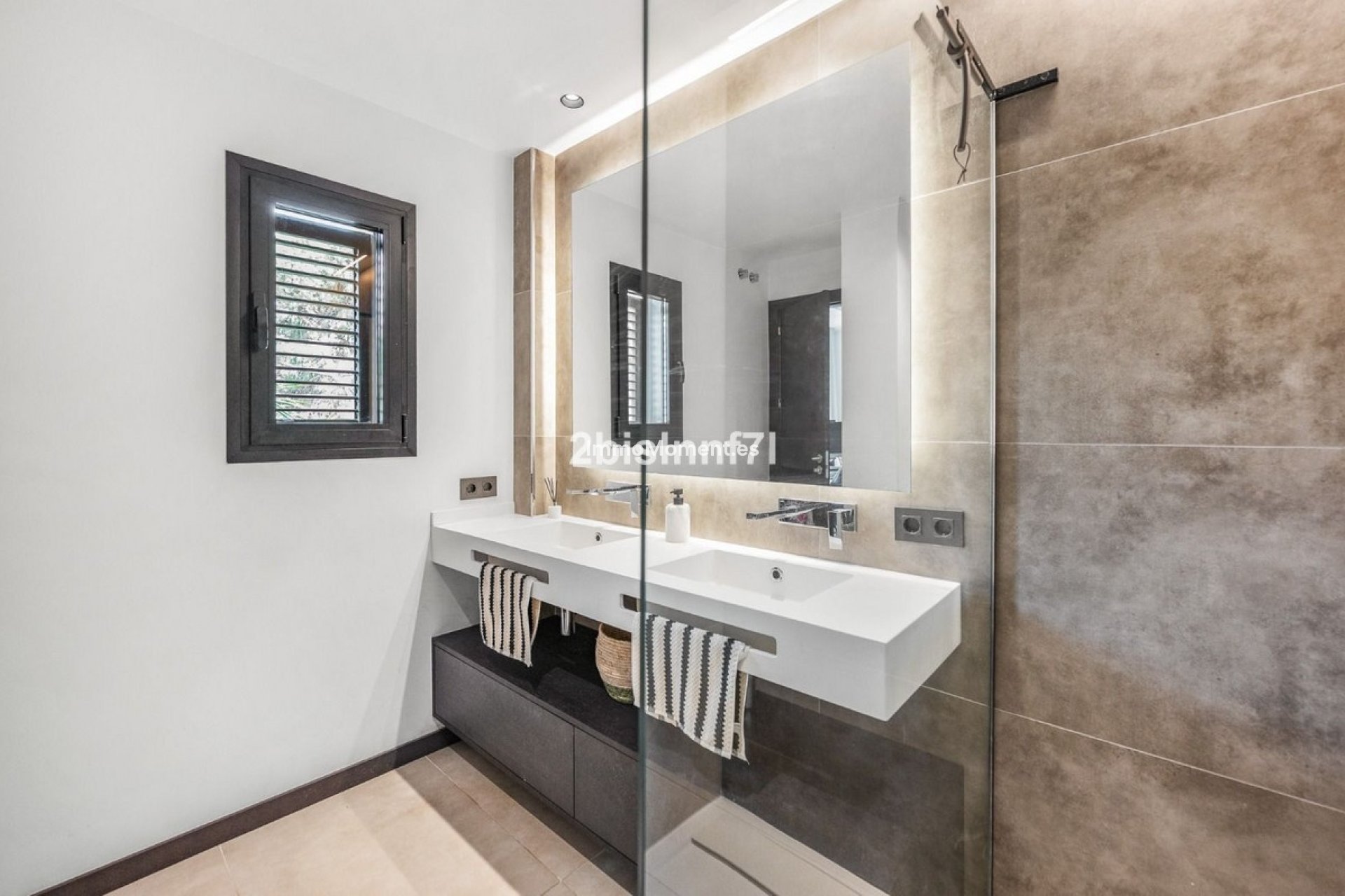 Resale - Apartment - Marbella - Elviria