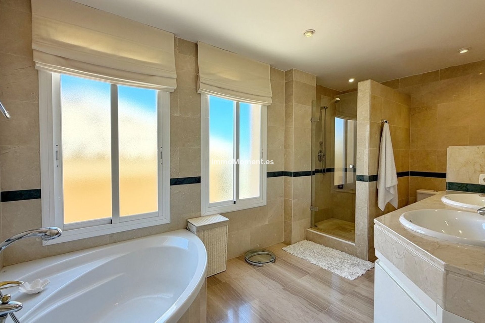 Resale - Apartment - Marbella - Elviria