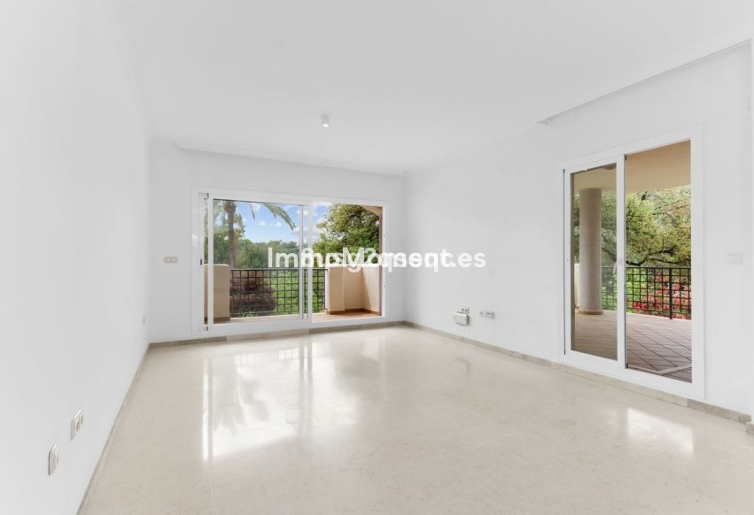 Resale - Apartment - Marbella - Elviria
