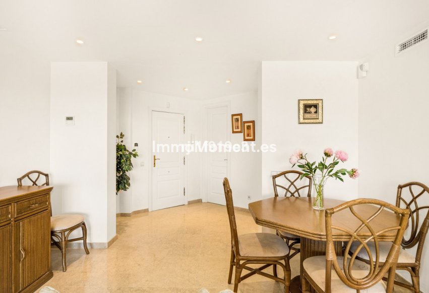 Resale - Apartment - Marbella - Elviria