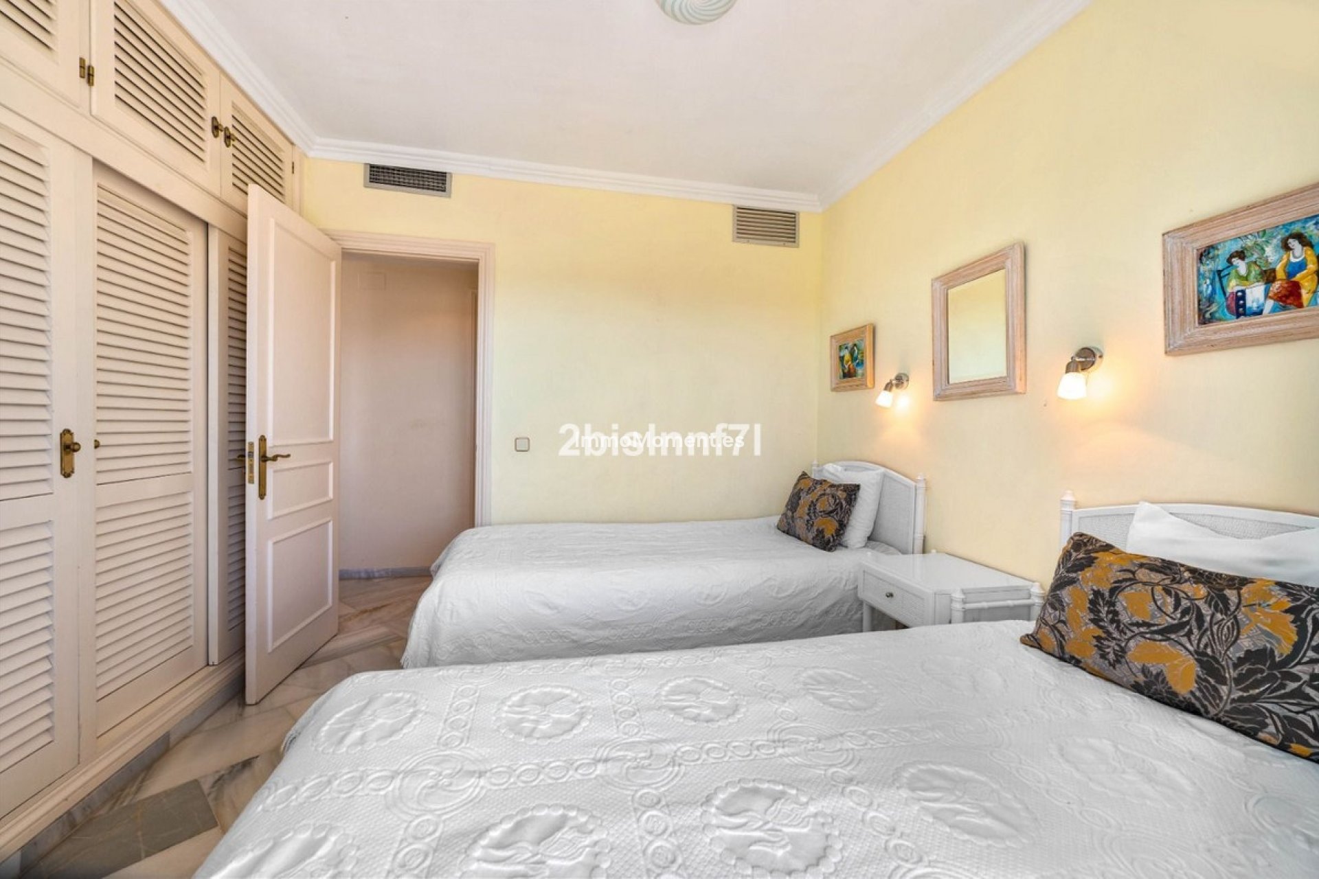Resale - Apartment - Marbella - Elviria