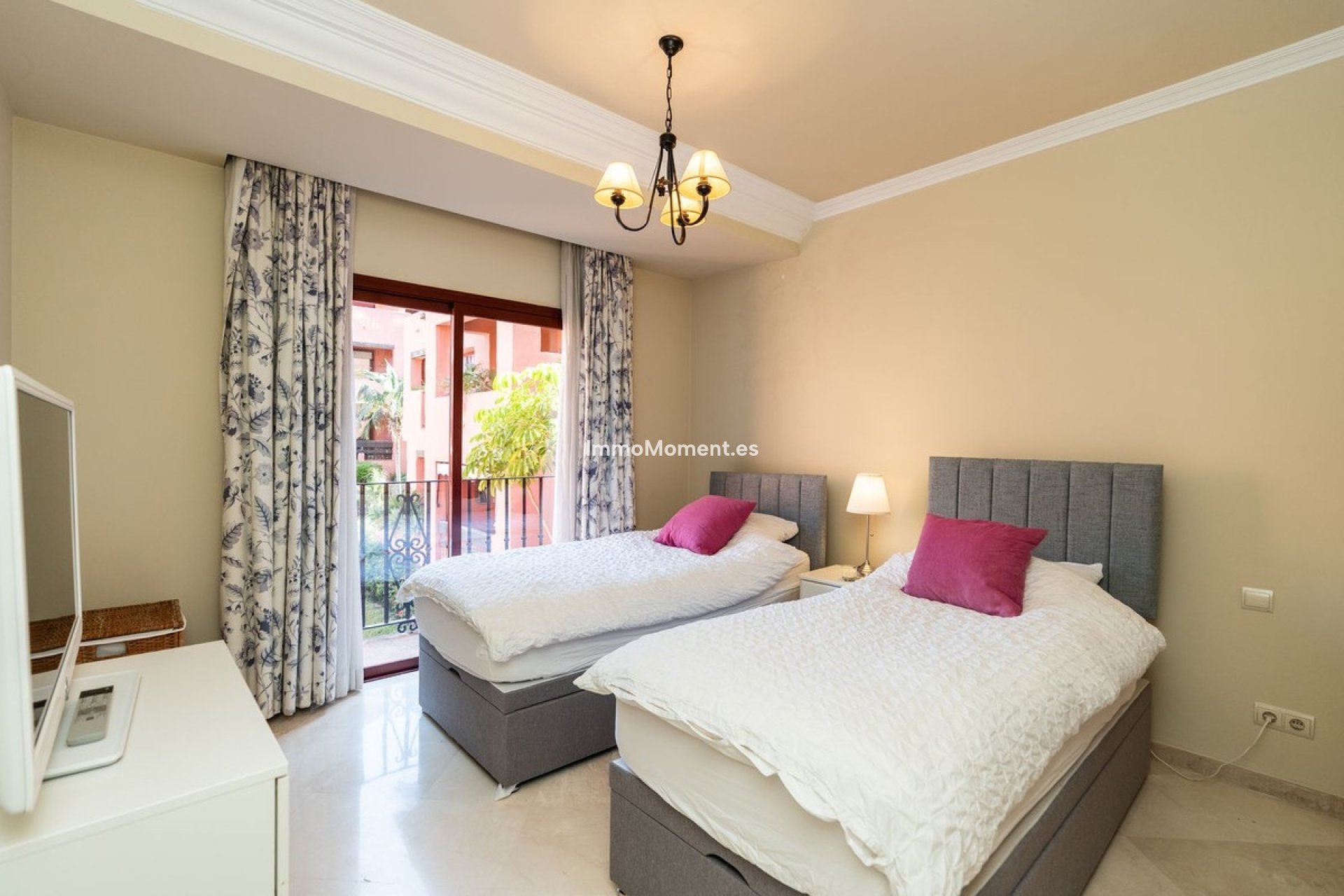 Resale - Apartment - Marbella - Elviria