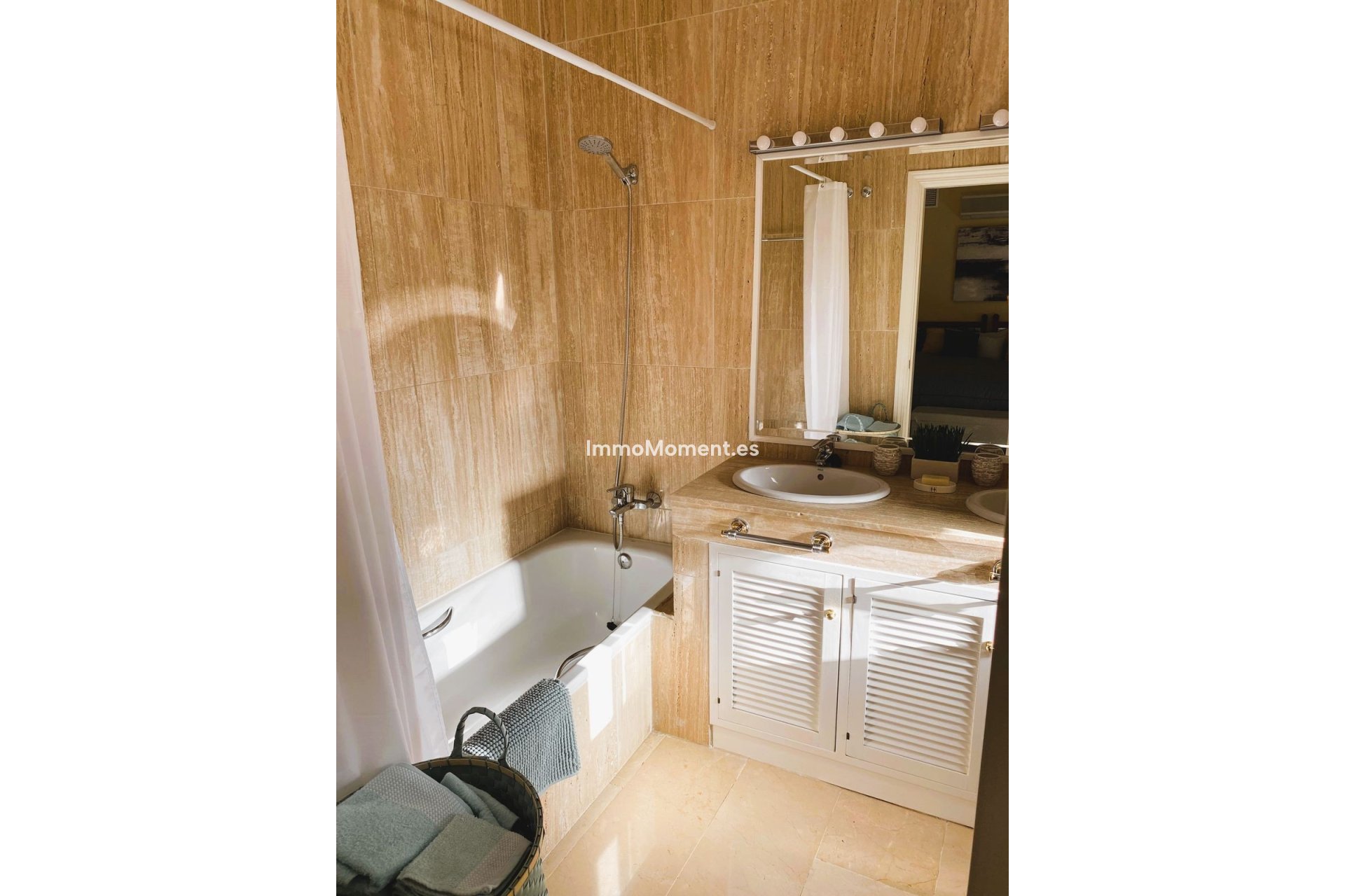Resale - Apartment - Marbella - Elviria