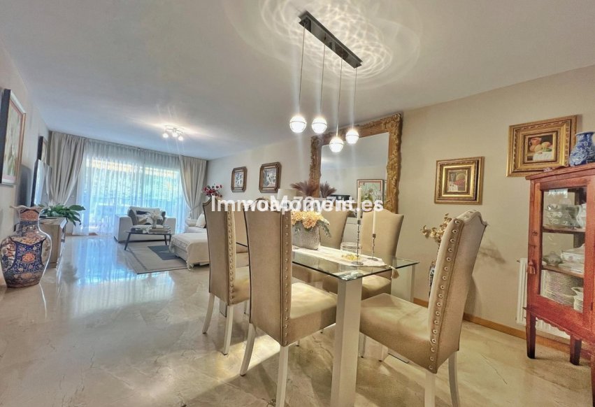 Resale - Apartment - Marbella - Guadalmina Alta