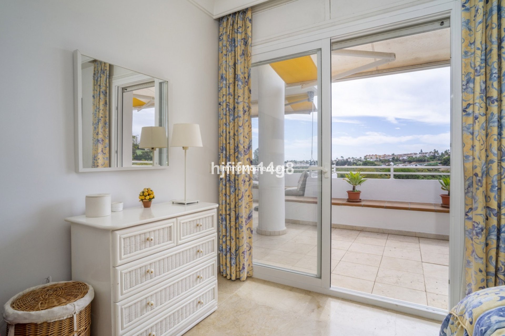 Resale - Apartment - Marbella - Guadalmina Alta