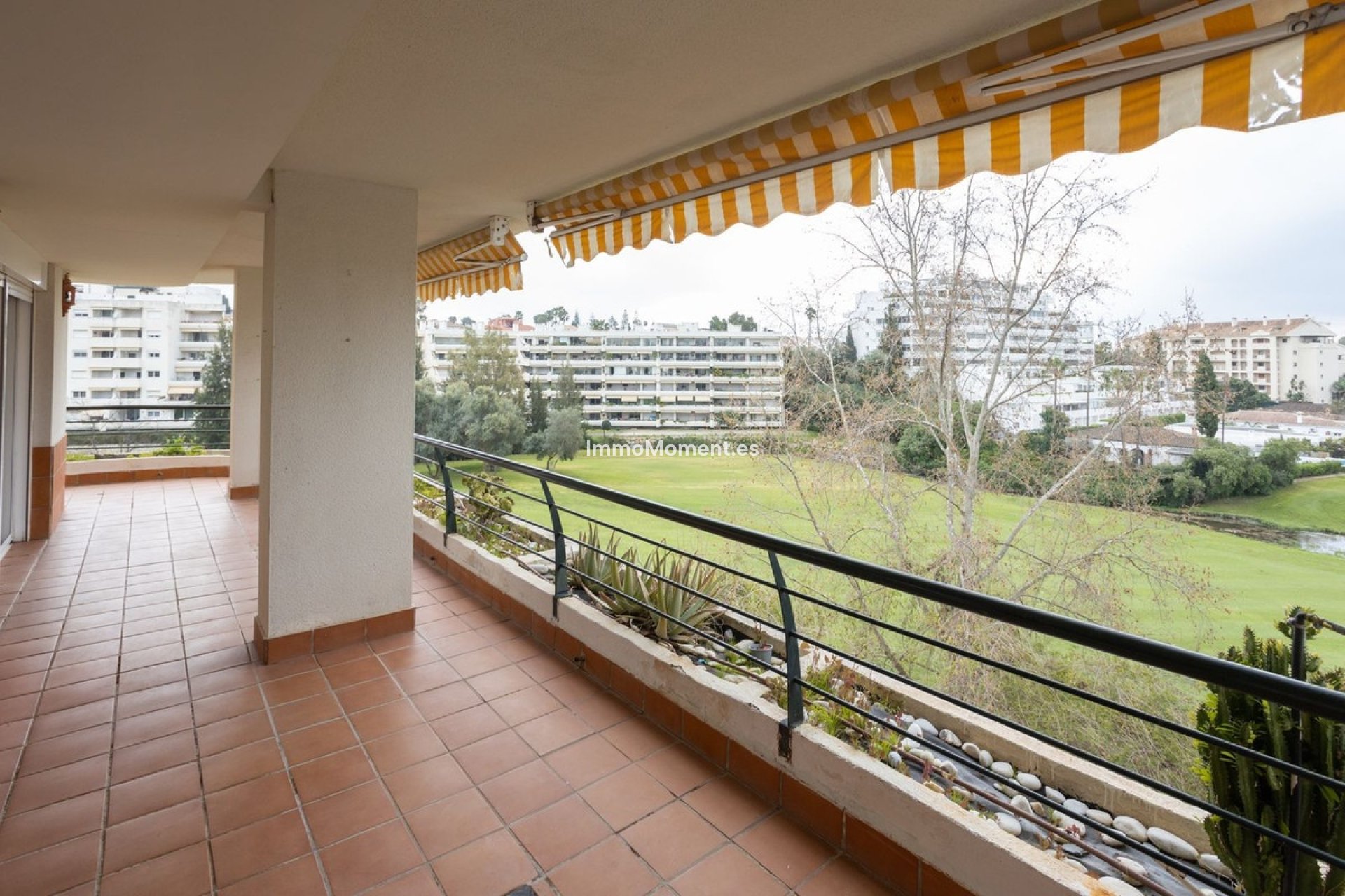 Resale - Apartment - Marbella - Guadalmina Alta