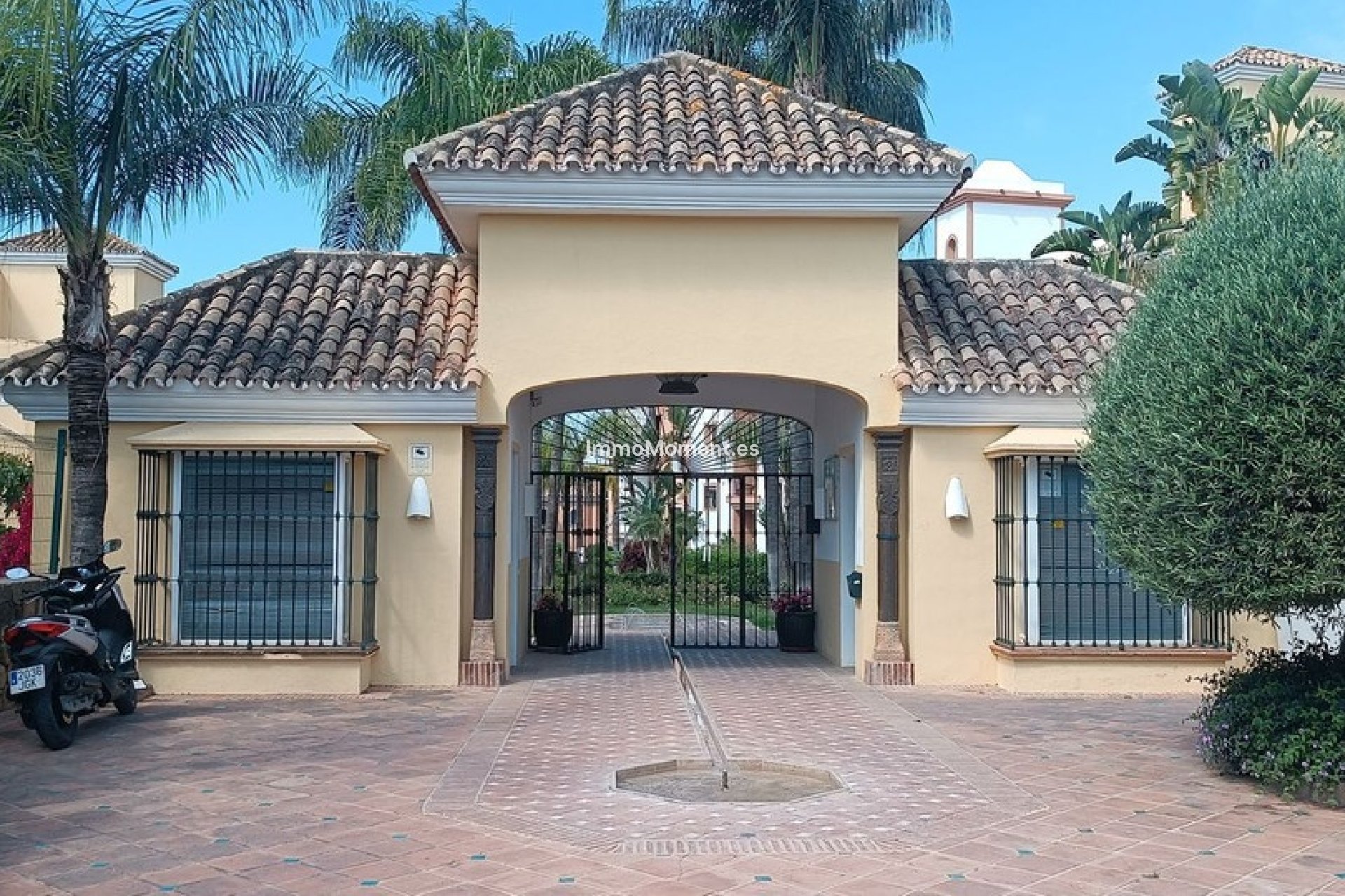Resale - Apartment - Marbella - Guadalmina Alta
