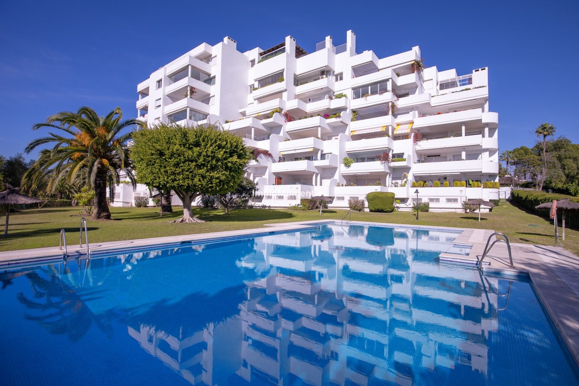 Resale - Apartment - Marbella - Guadalmina Alta