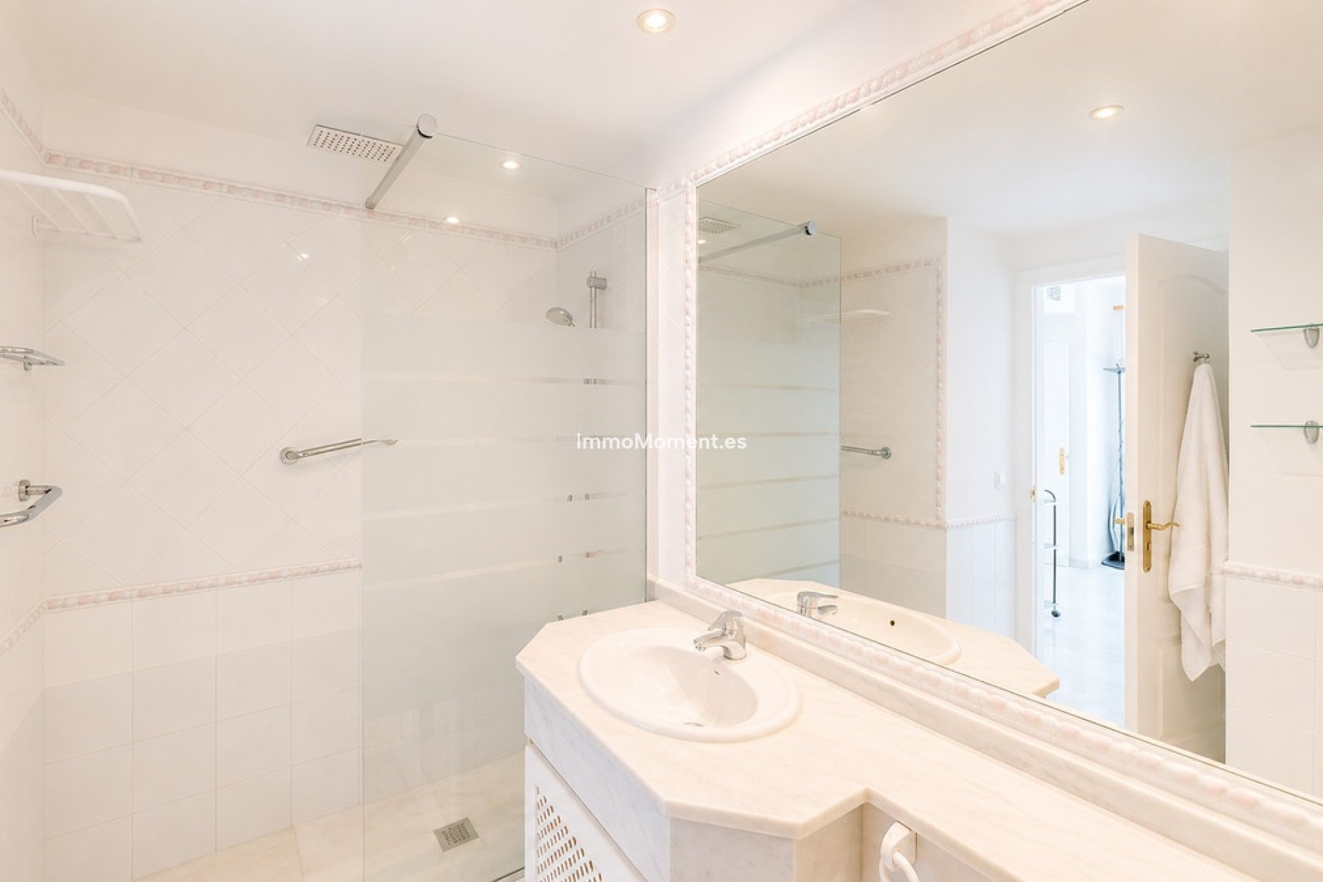 Resale - Apartment - Marbella - Guadalmina Baja