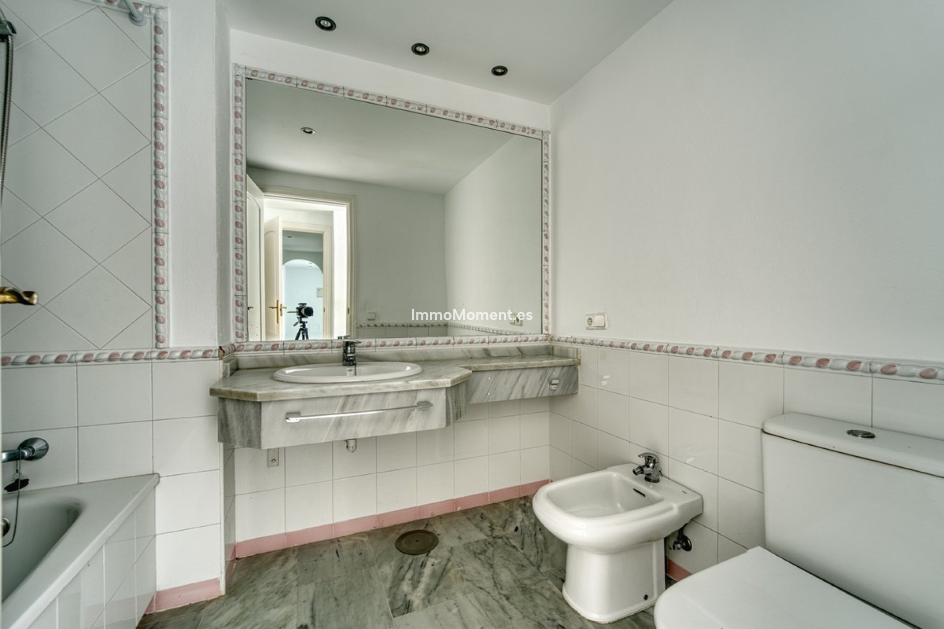 Resale - Apartment - Marbella - Guadalmina Baja
