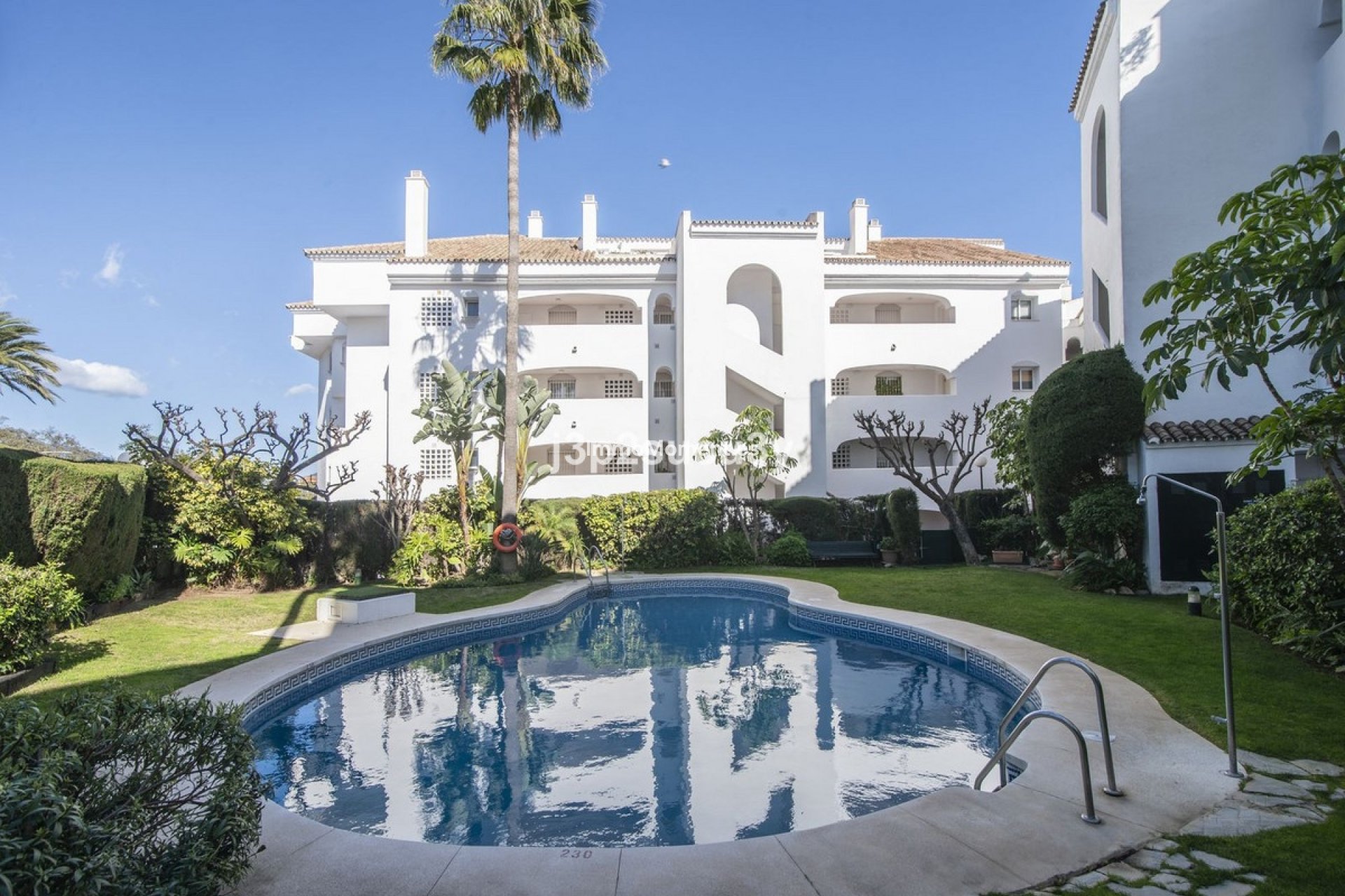 Resale - Apartment - Marbella - Guadalmina Baja