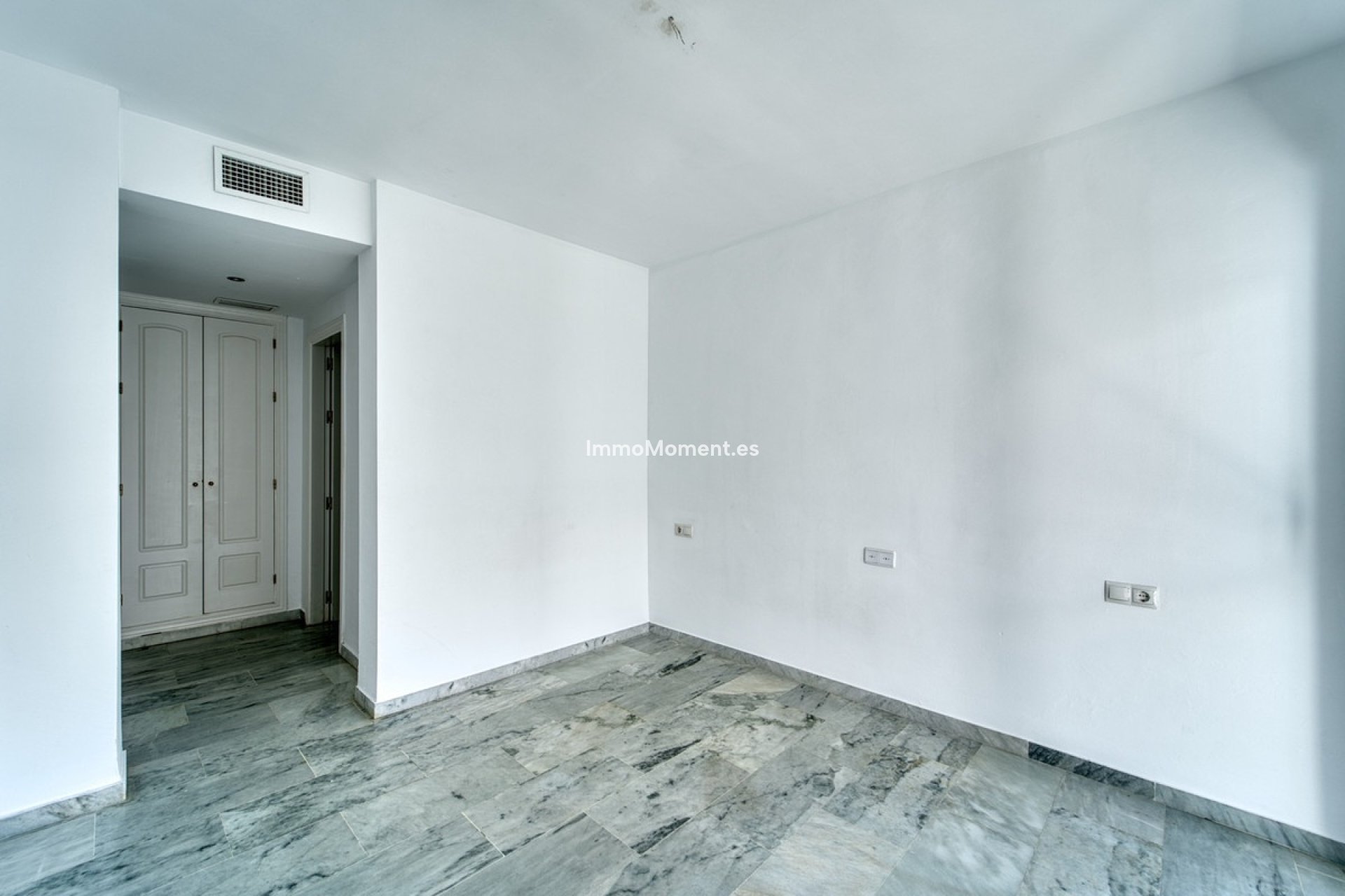 Resale - Apartment - Marbella - Guadalmina Baja