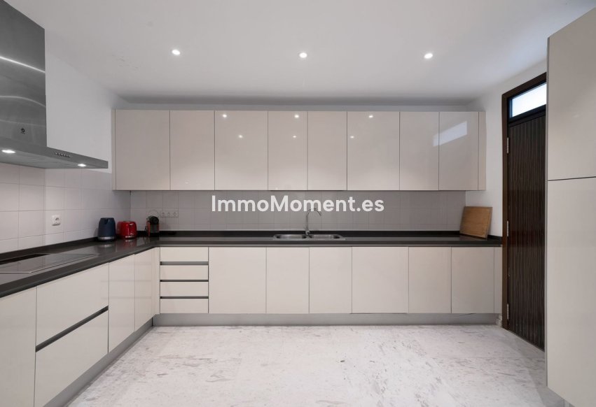 Resale - Apartment - Marbella - La Mairena