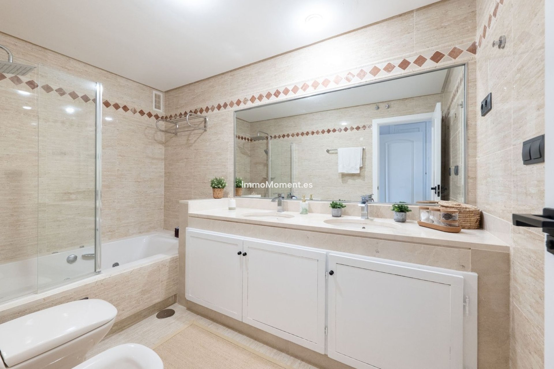 Resale - Apartment - Marbella - La Mairena