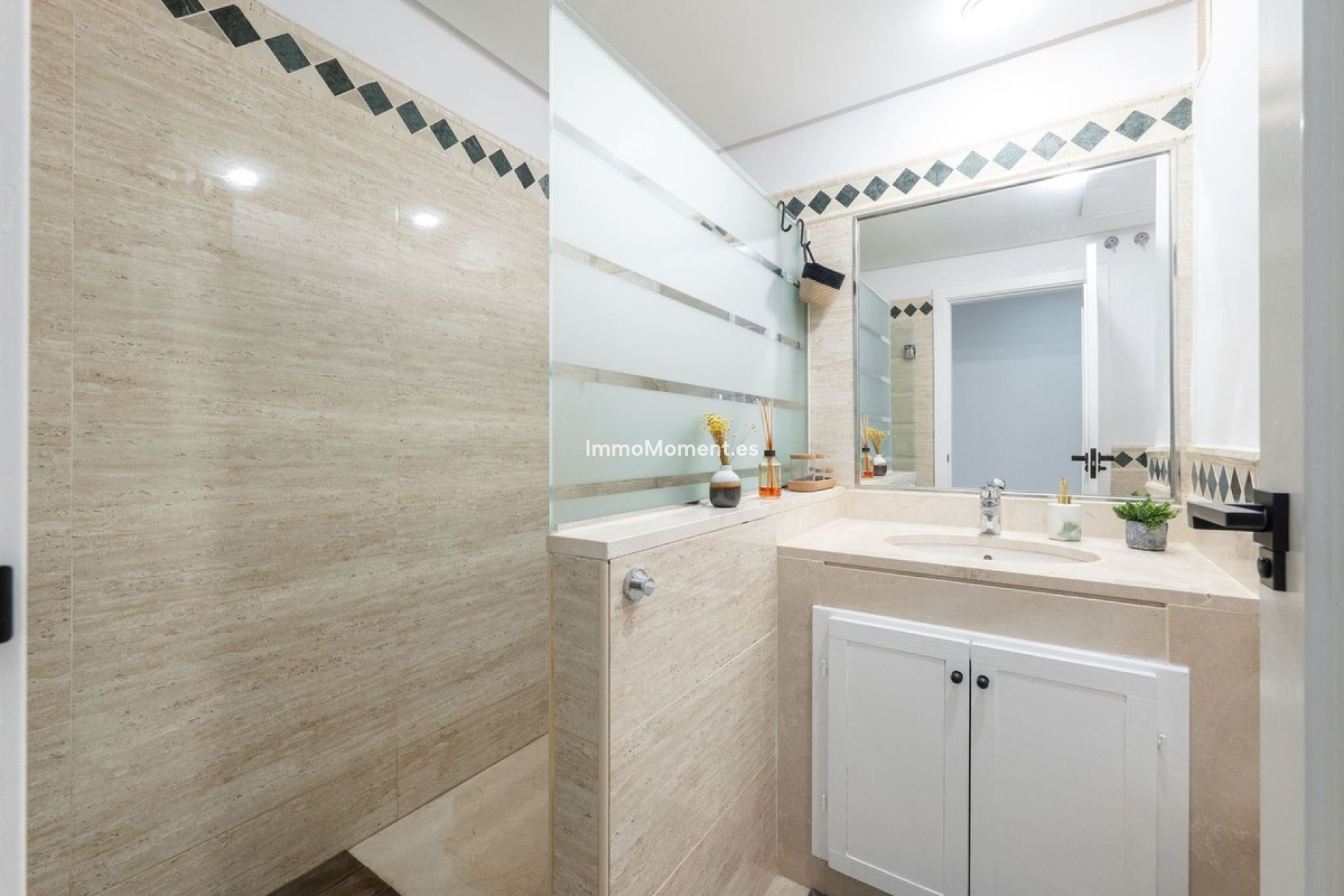 Resale - Apartment - Marbella - La Mairena
