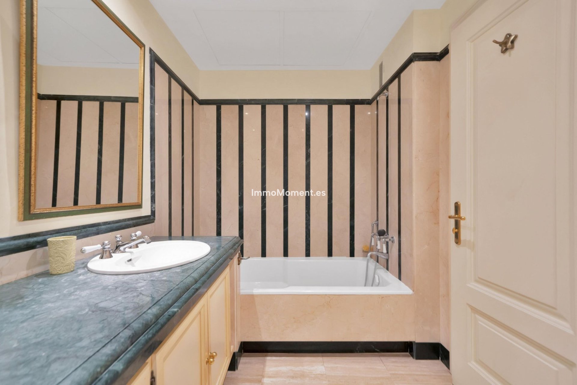 Resale - Apartment - Marbella - Marbella Centro