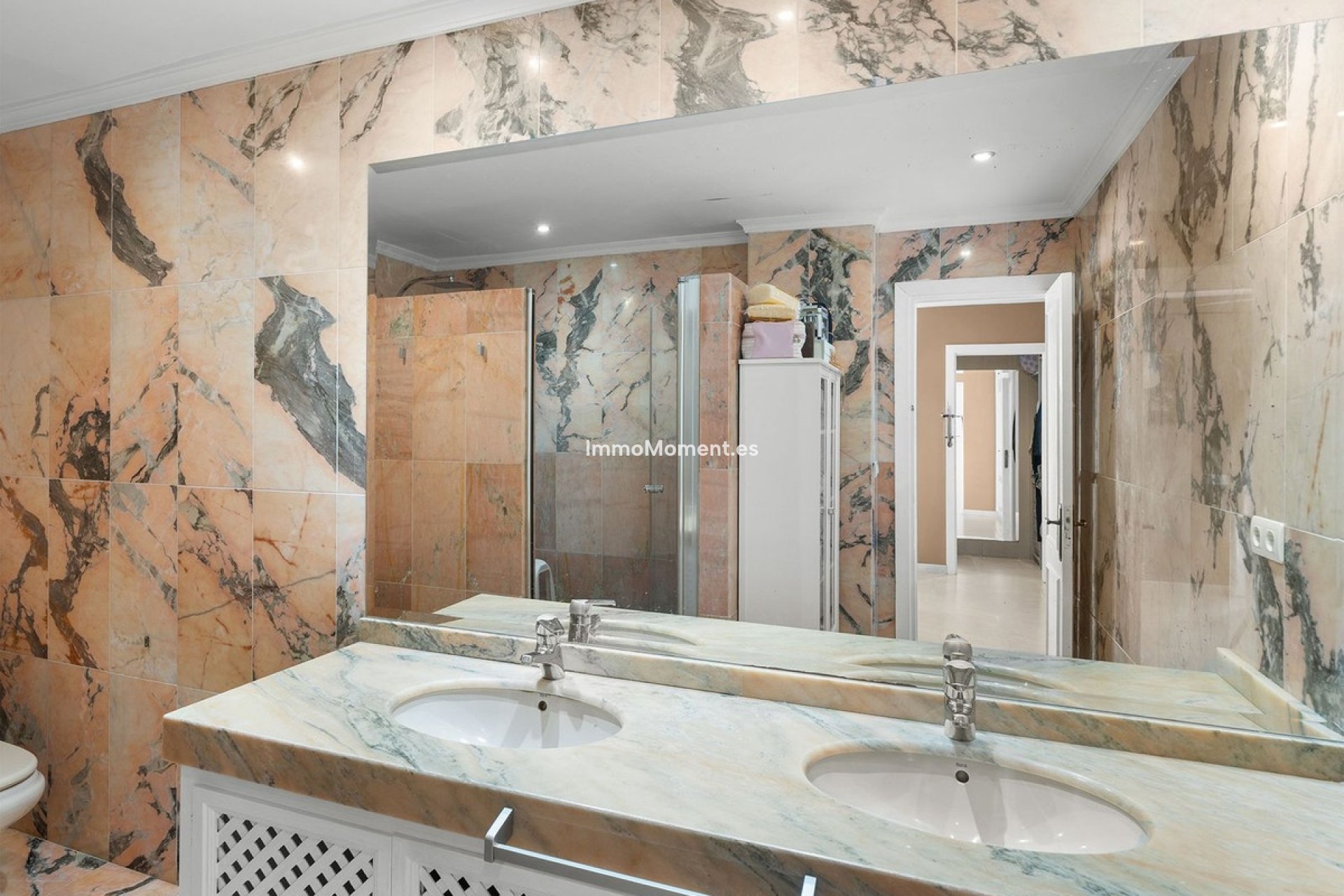 Resale - Apartment - Marbella - Nueva Andalucía