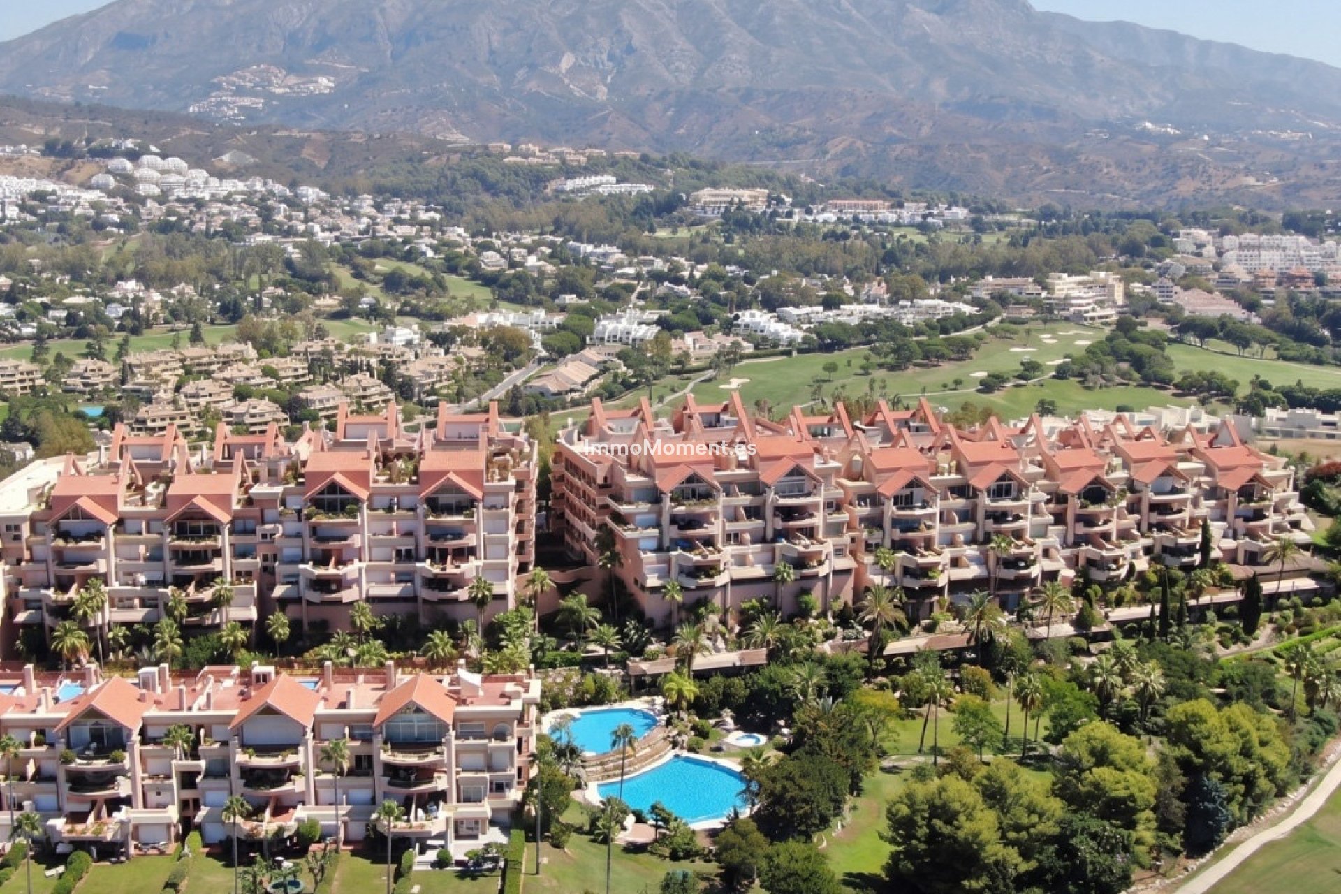 Resale - Apartment - Marbella - Nueva Andalucía