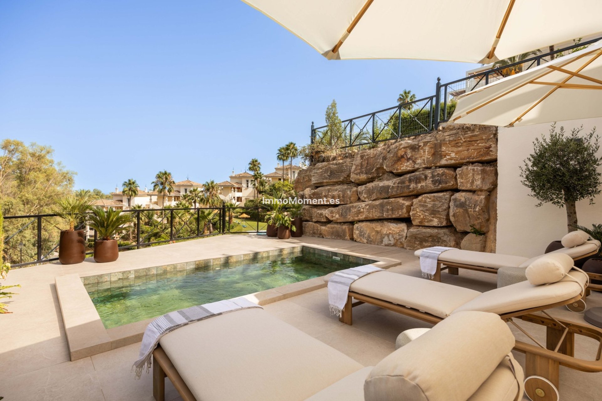 Resale - Apartment - Marbella - Nueva Andalucía
