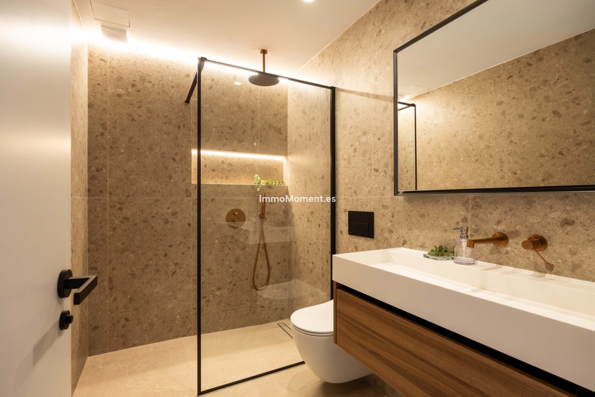 Resale - Apartment - Marbella - Nueva Andalucía