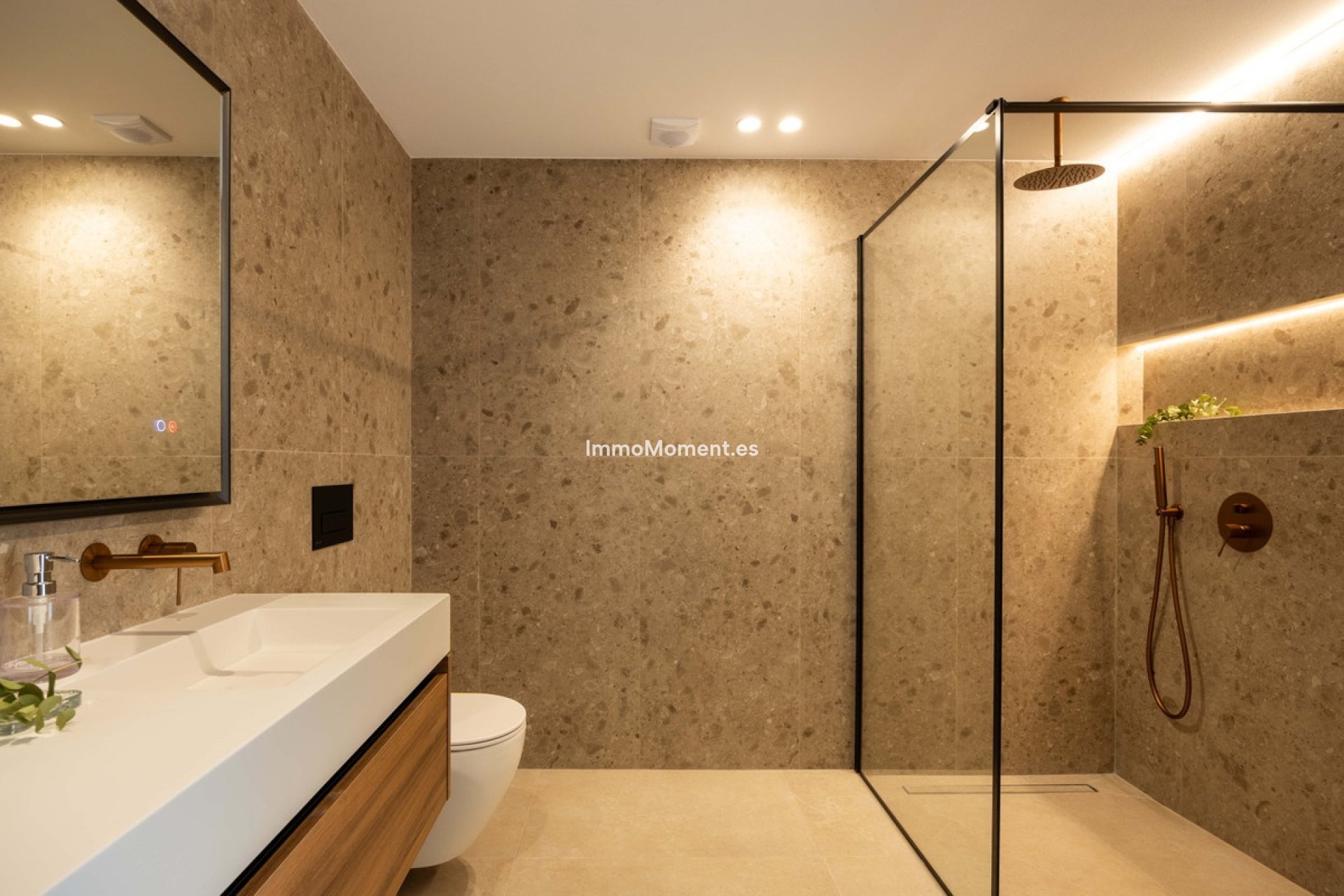 Resale - Apartment - Marbella - Nueva Andalucía