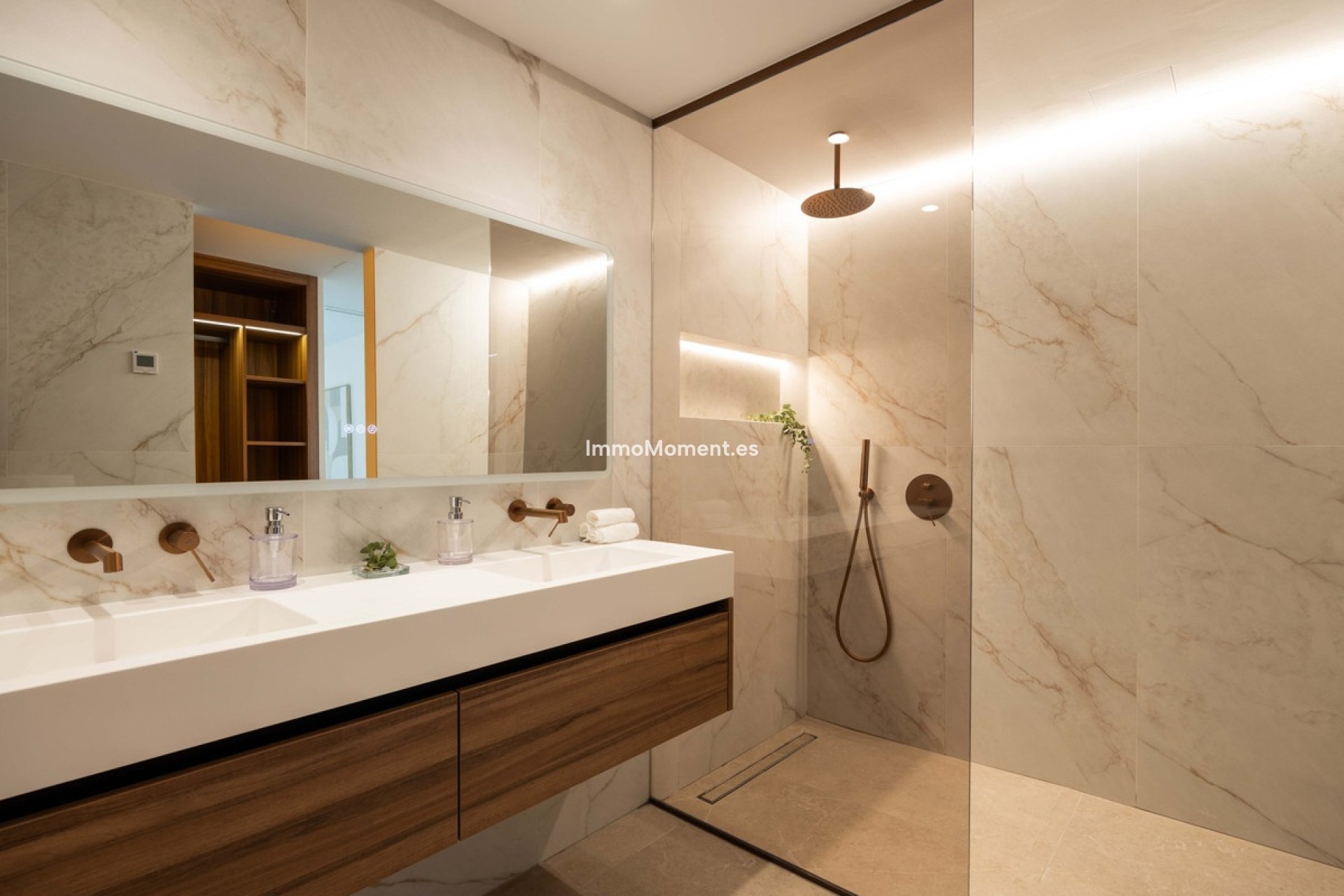 Resale - Apartment - Marbella - Nueva Andalucía