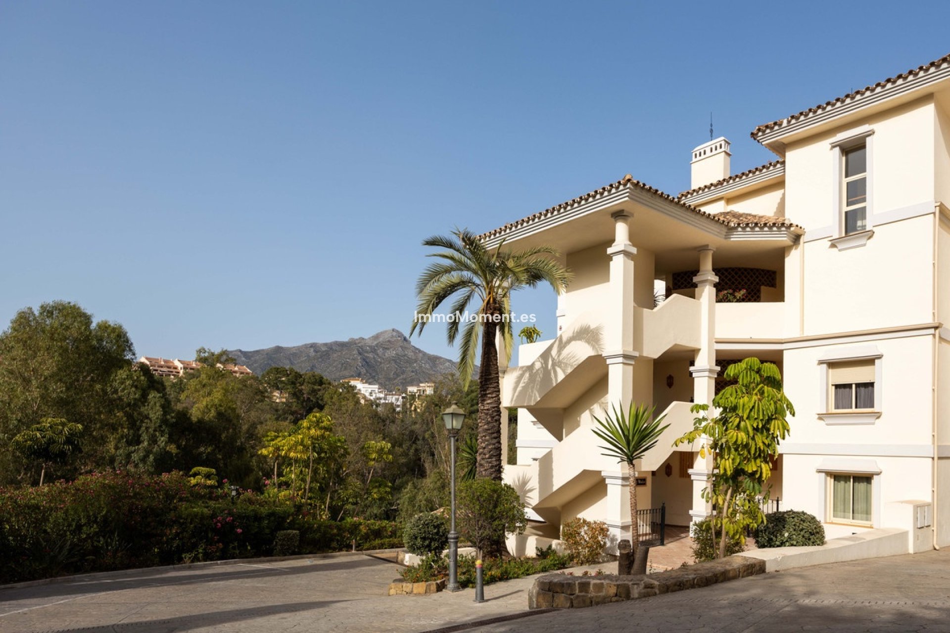 Resale - Apartment - Marbella - Nueva Andalucía