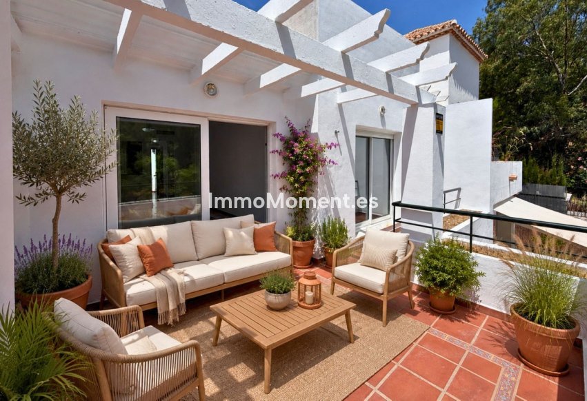Resale - Apartment - Marbella - Nueva Andalucía