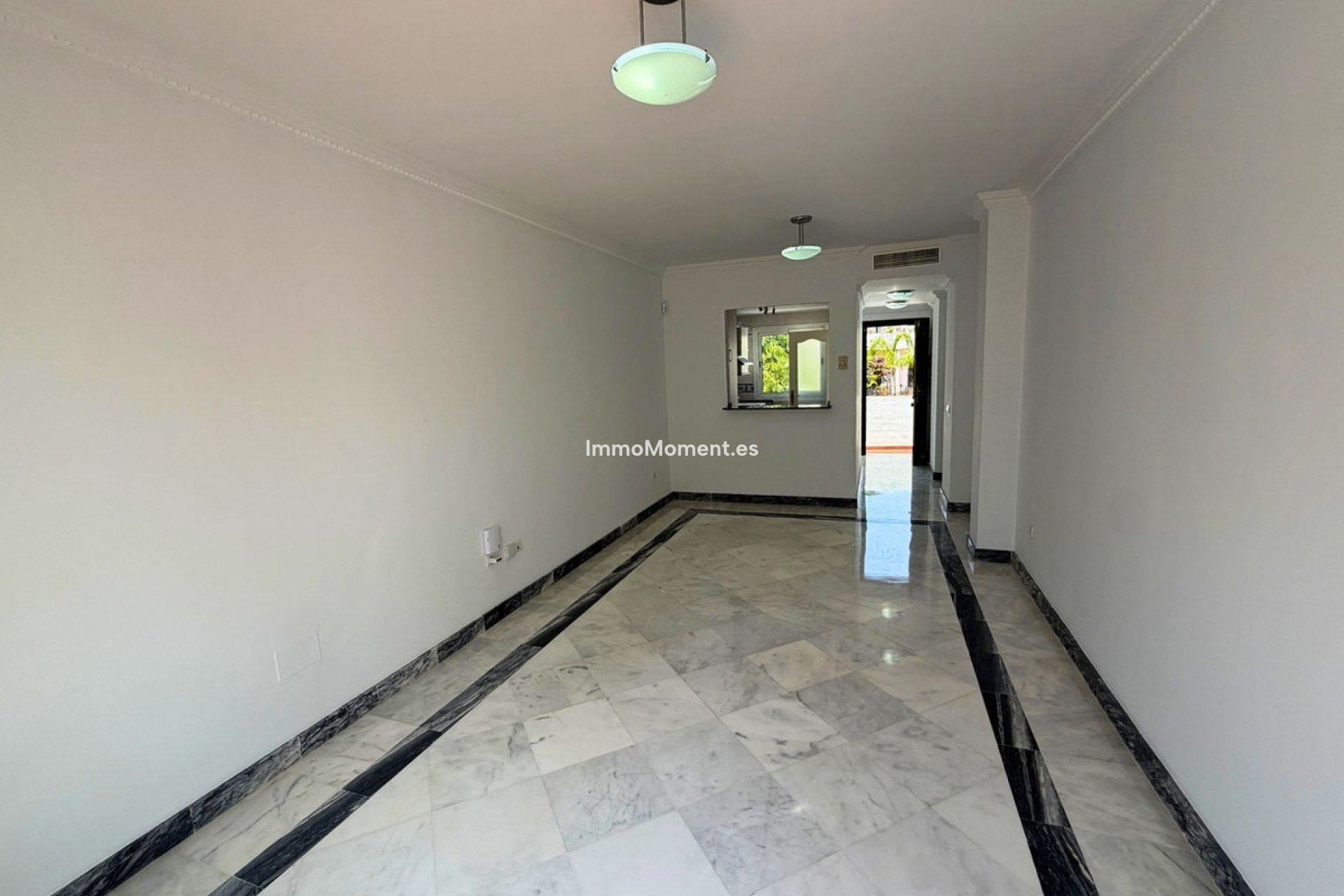 Resale - Apartment - Marbella - Nueva Andalucía