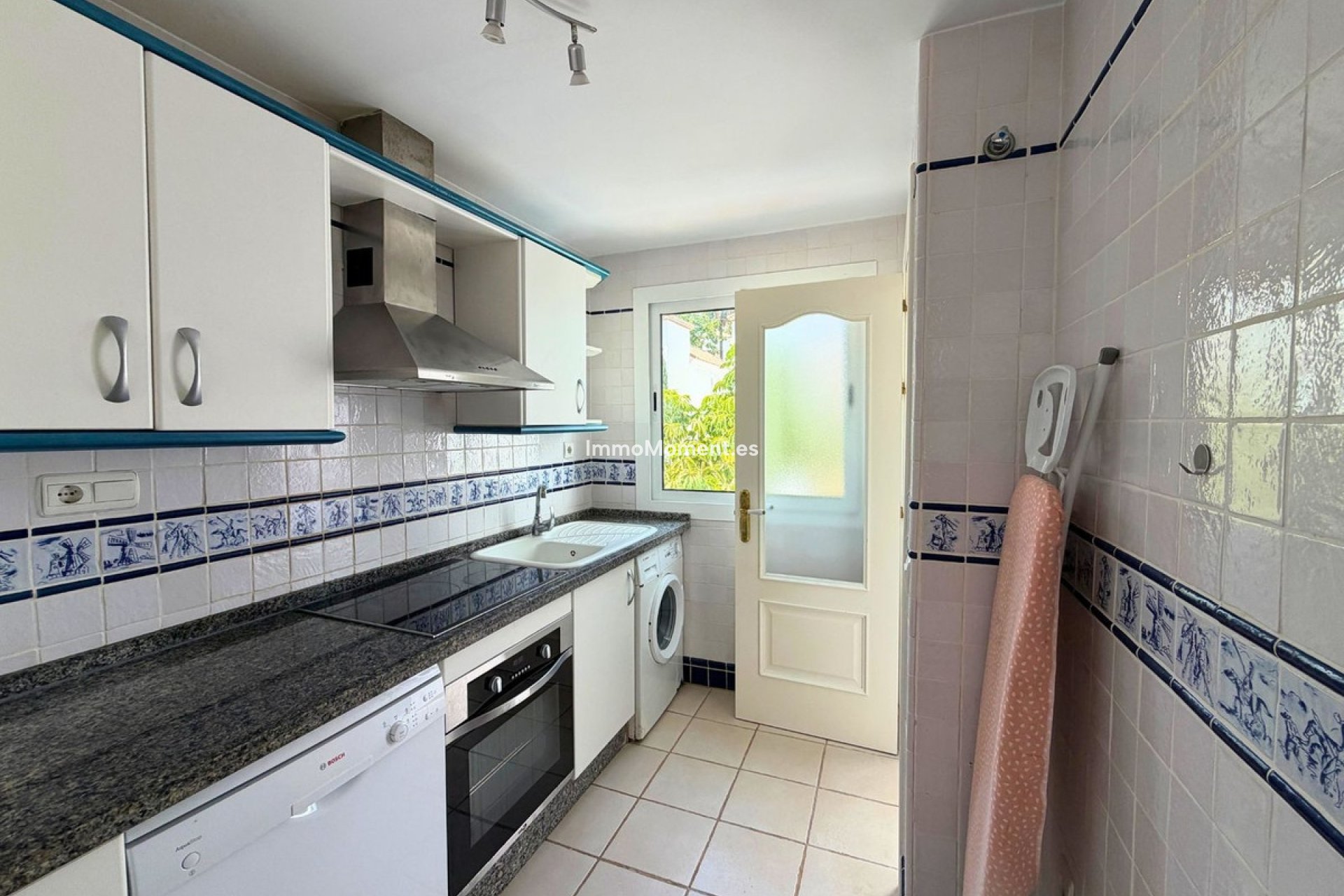 Resale - Apartment - Marbella - Nueva Andalucía
