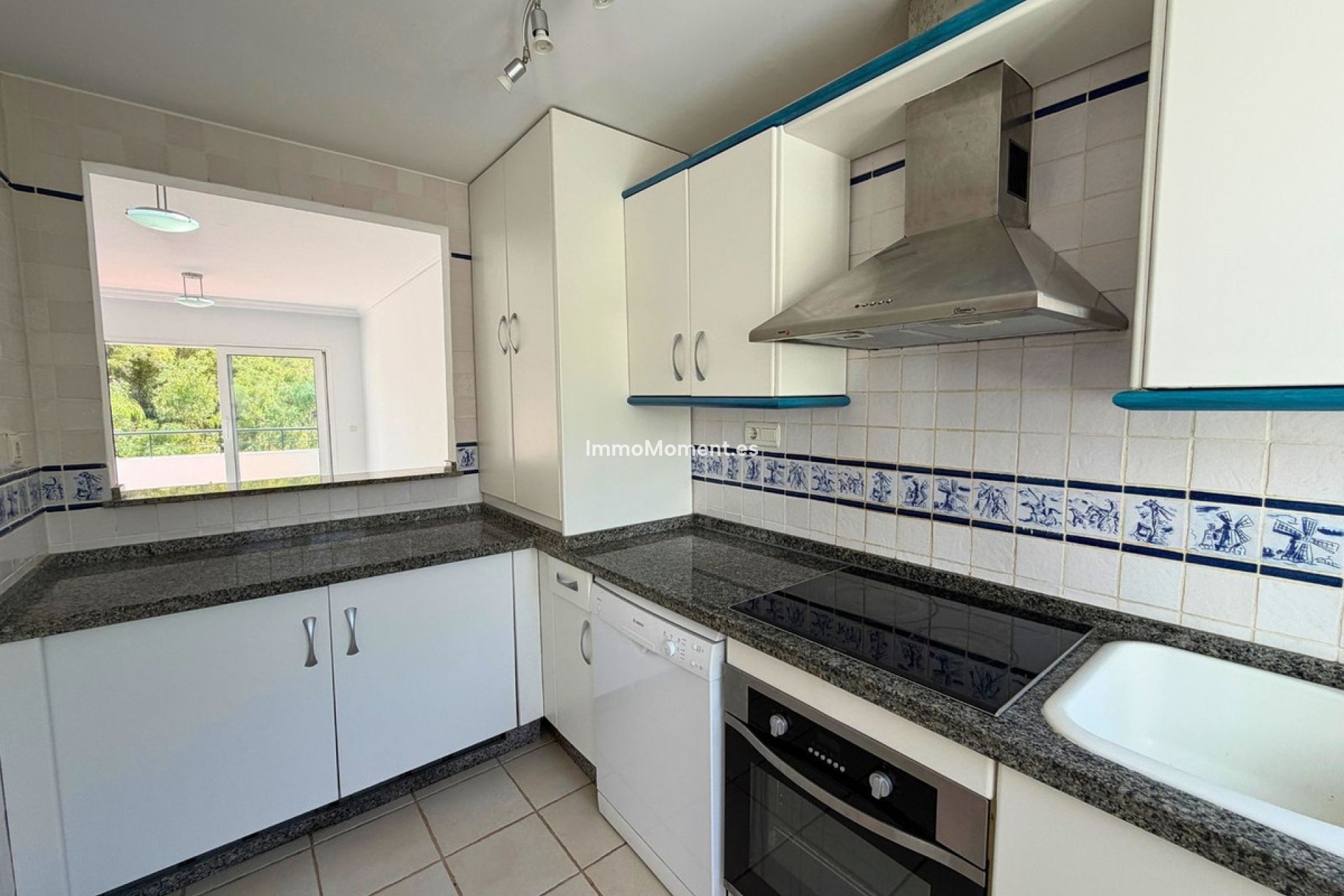 Resale - Apartment - Marbella - Nueva Andalucía