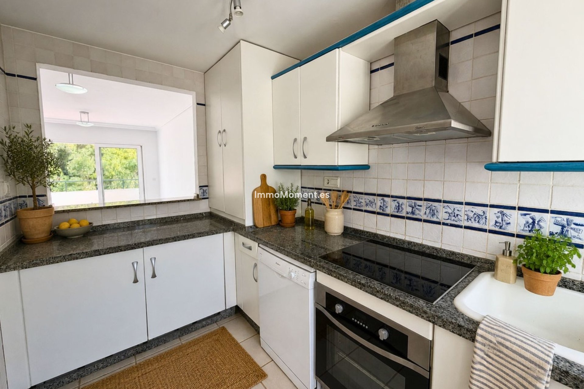 Resale - Apartment - Marbella - Nueva Andalucía