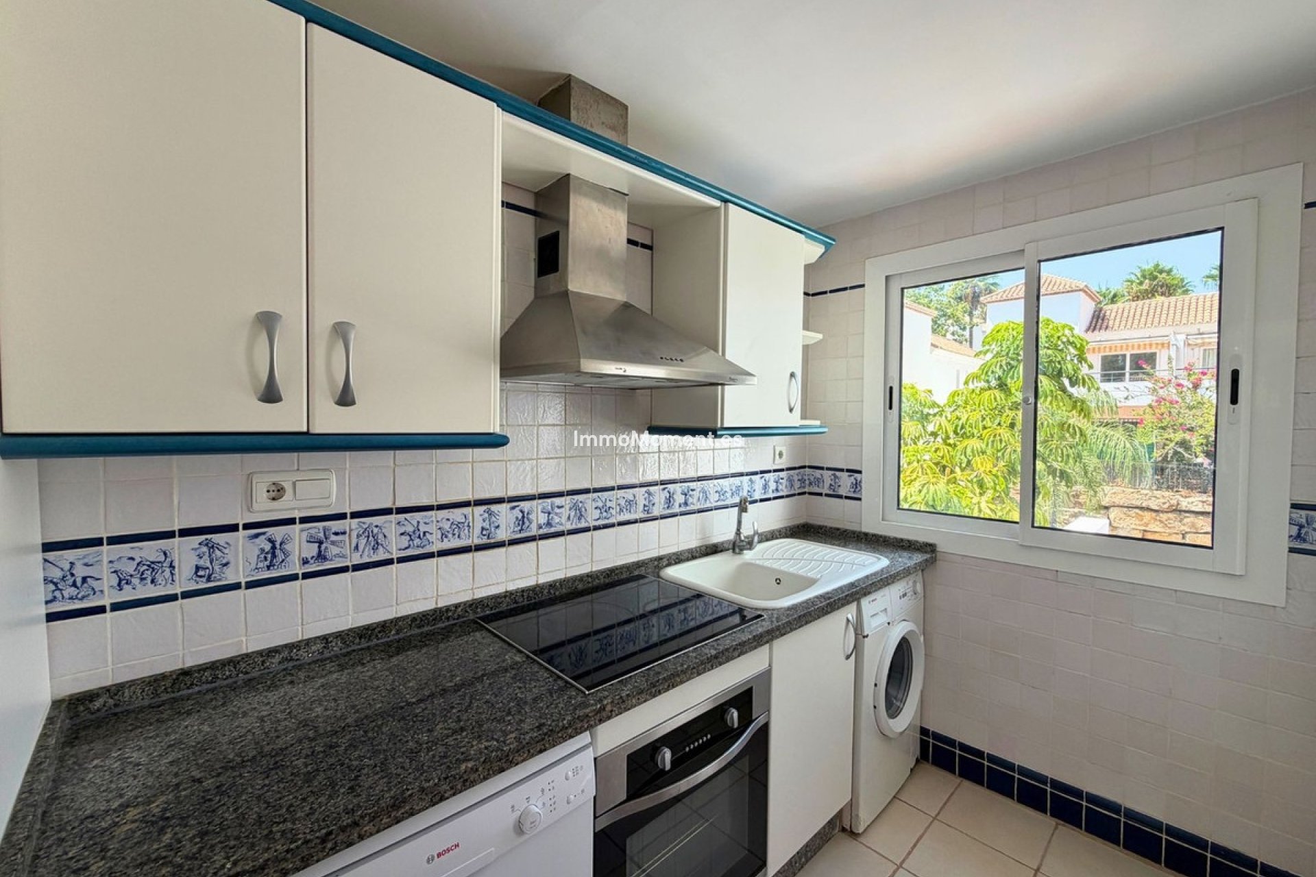 Resale - Apartment - Marbella - Nueva Andalucía