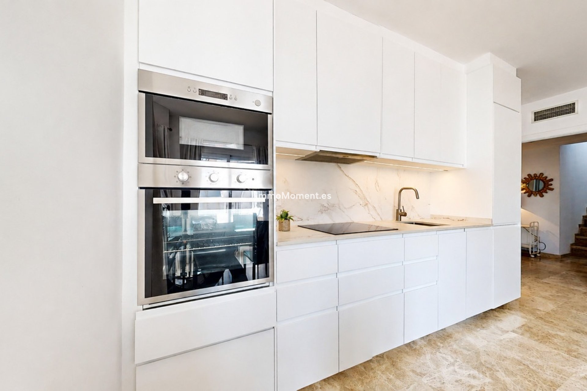 Resale - Apartment - Marbella - Nueva Andalucía