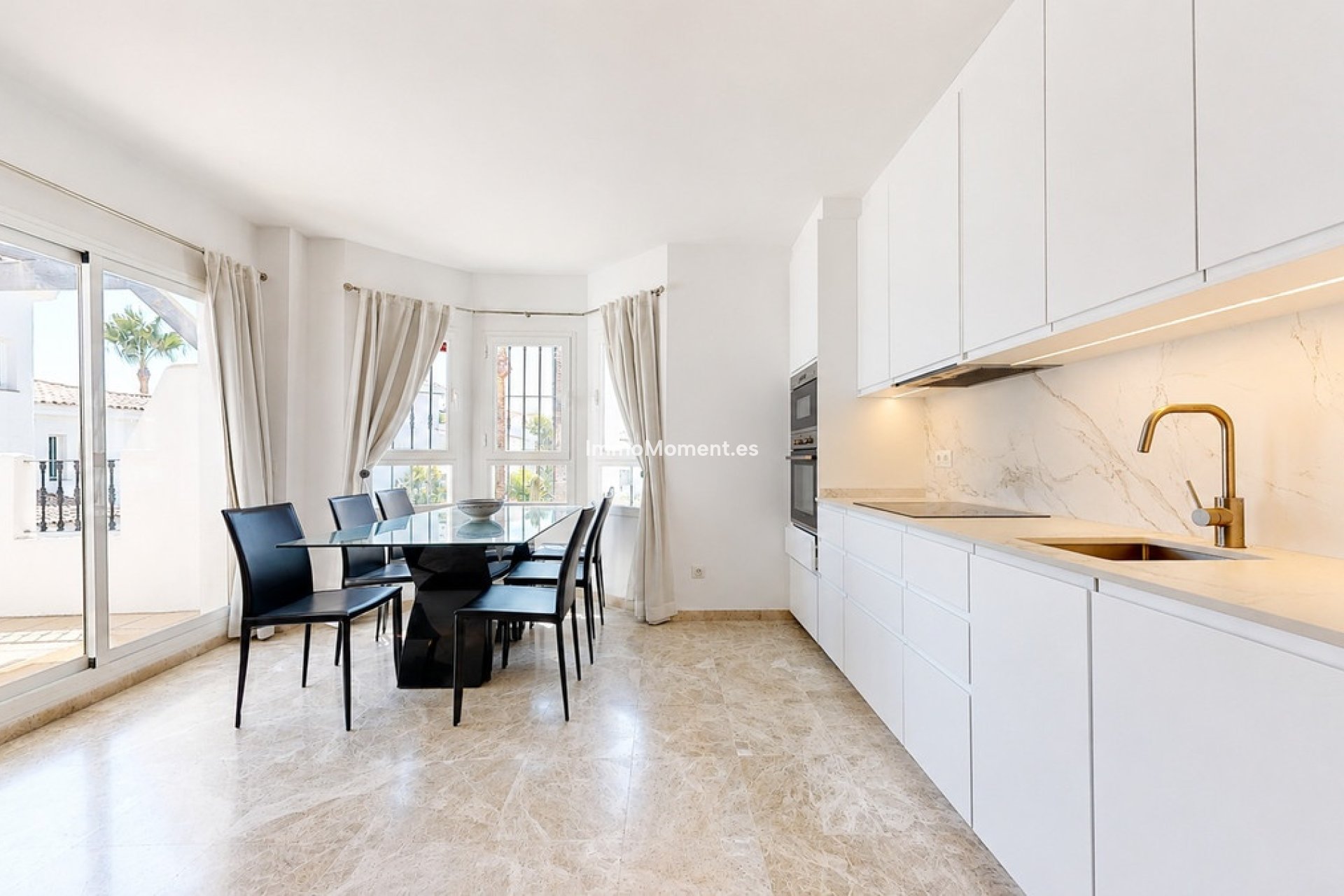 Resale - Apartment - Marbella - Nueva Andalucía