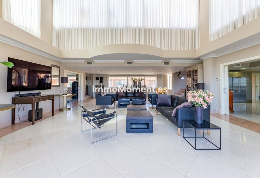 Resale - Apartment - Marbella - Nueva Andalucía