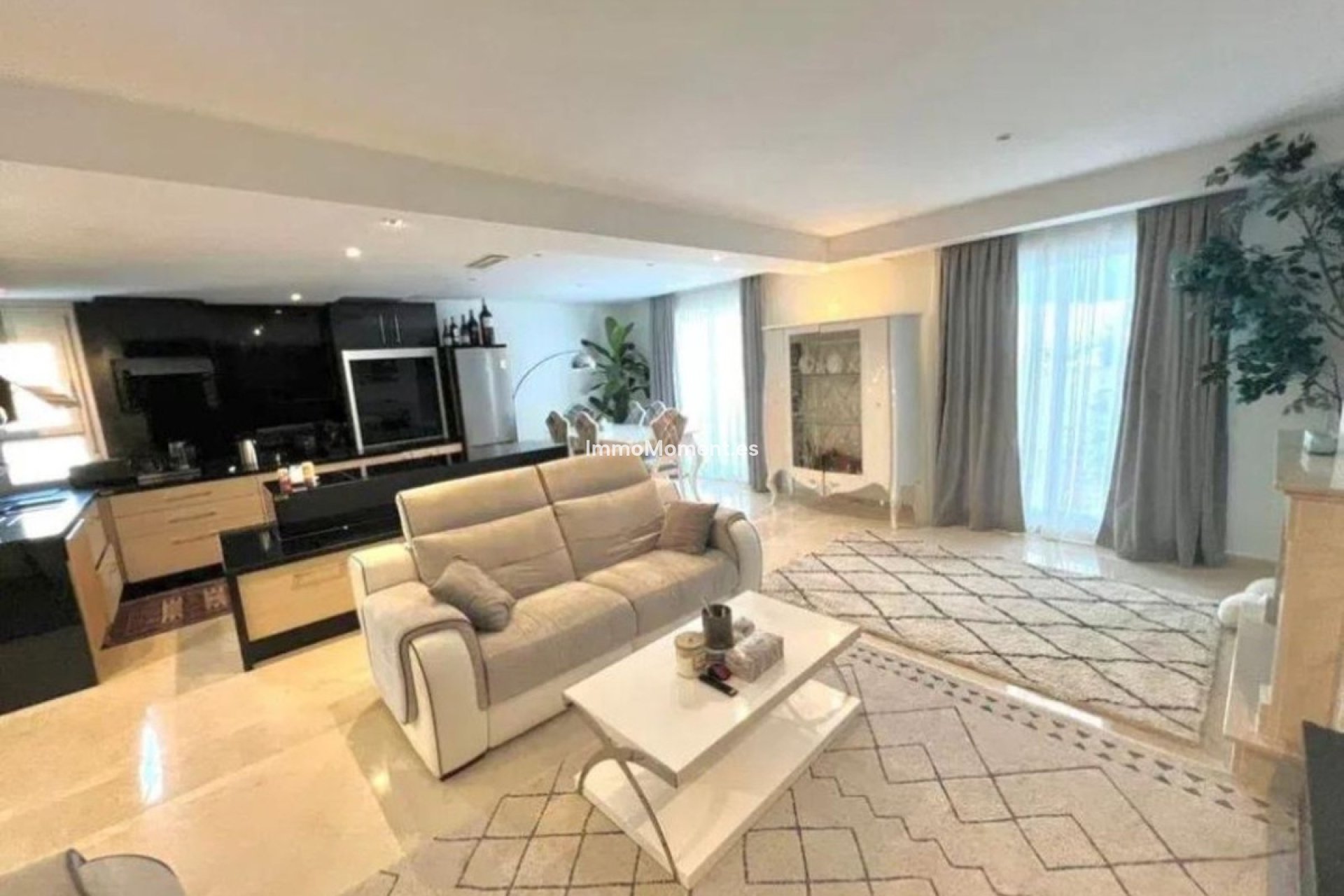 Resale - Apartment - Marbella - Nueva Andalucía