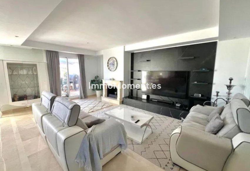 Resale - Apartment - Marbella - Nueva Andalucía
