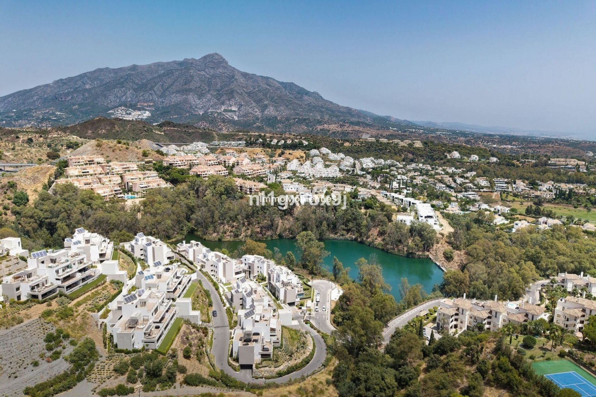 Resale - Apartment - Marbella - Nueva Andalucía