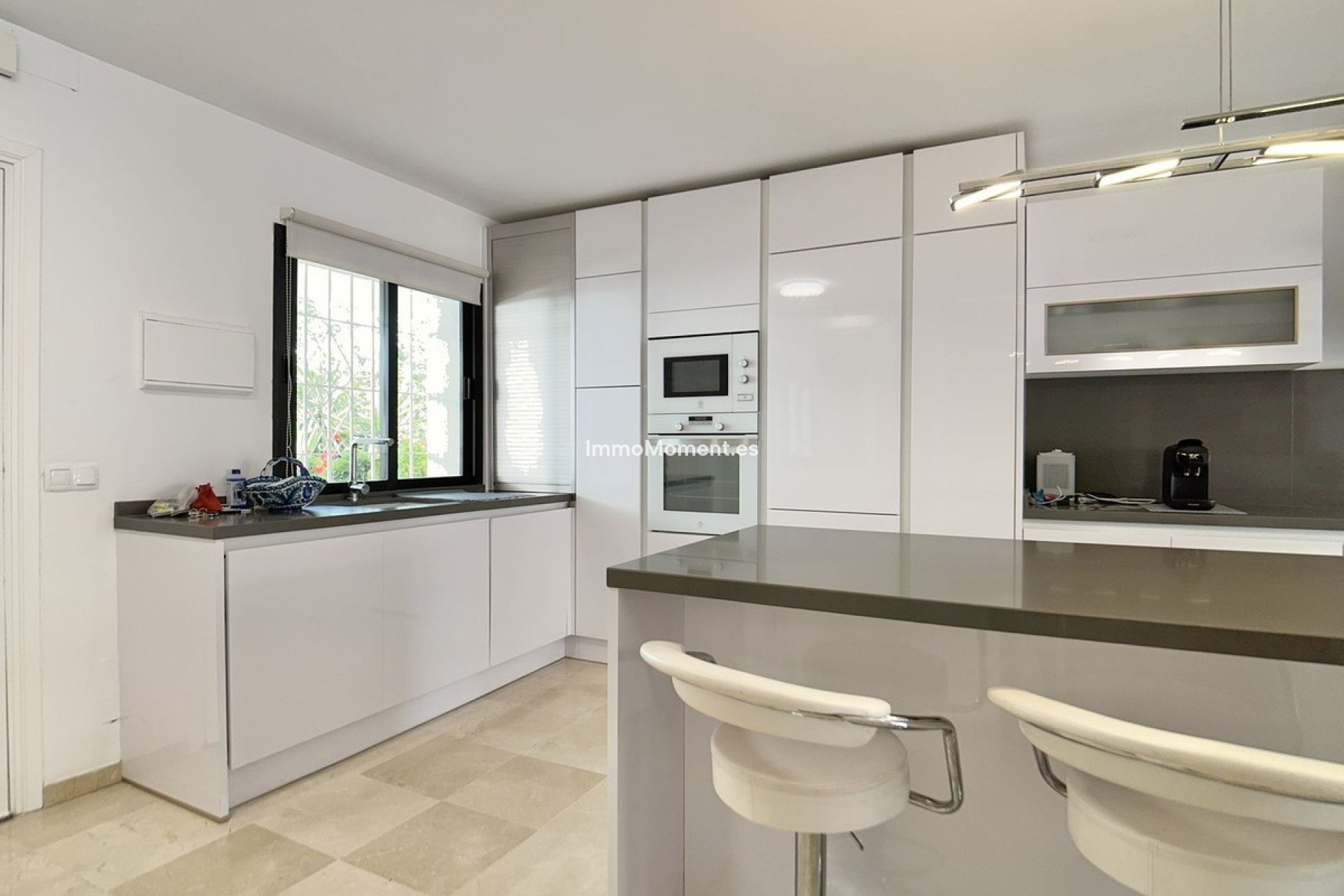 Resale - Apartment - Marbella - Nueva Andalucía