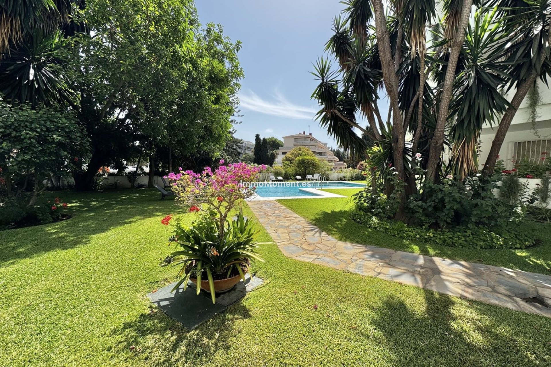 Resale - Apartment - Marbella - Nueva Andalucía