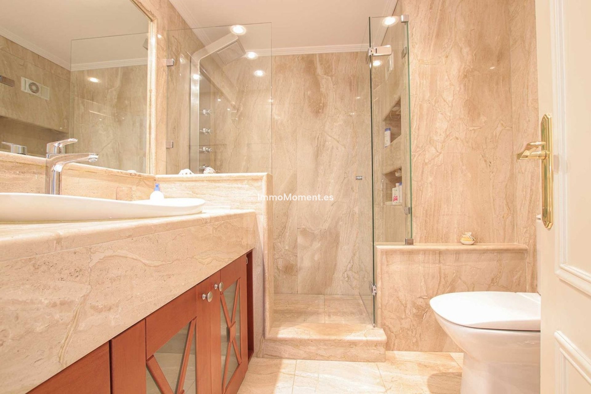 Resale - Apartment - Marbella - Nueva Andalucía