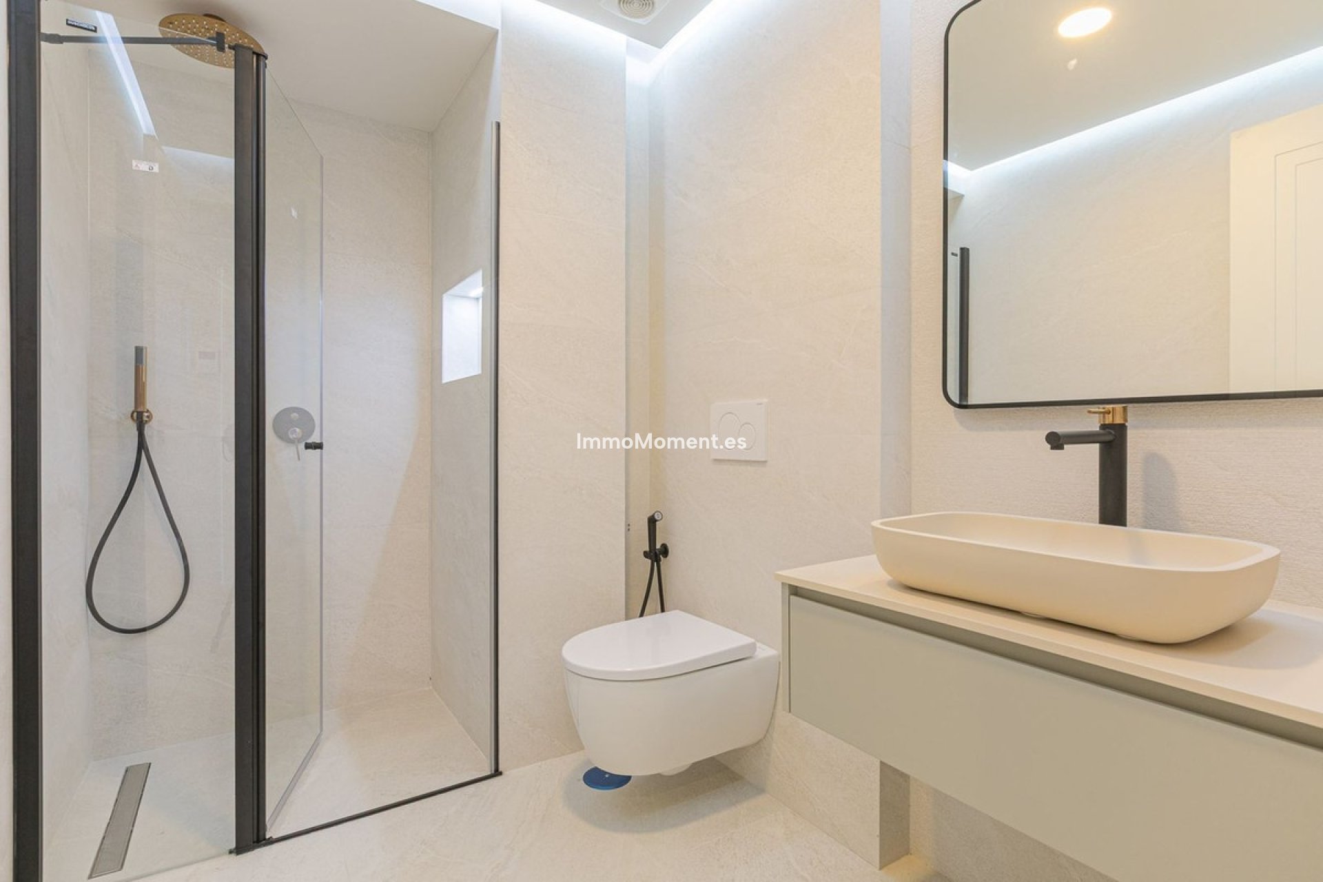 Resale - Apartment - Marbella - Nueva Andalucía